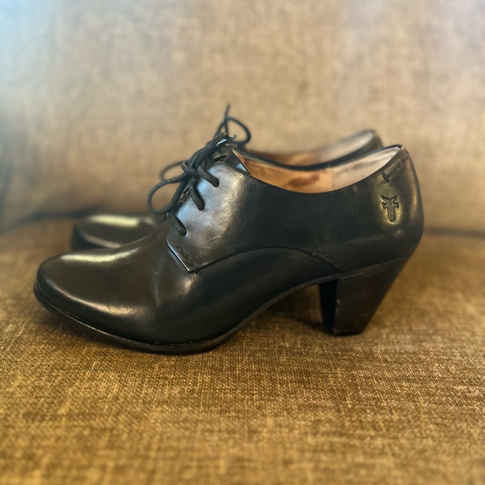 FRYE Phoebe Oxford Size 8
Black Leather Ankle Boots